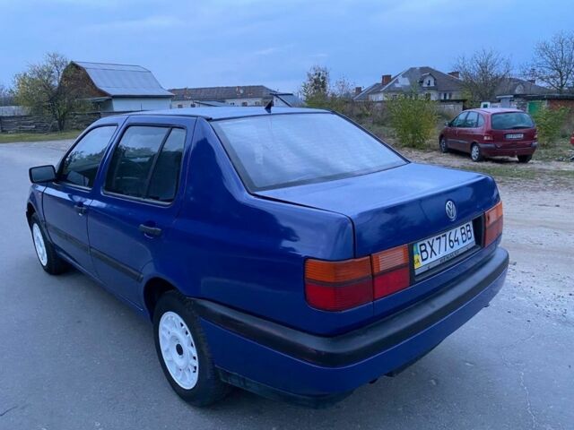 Синій Фольксваген Венто, об'ємом двигуна 1.8 л та пробігом 250 тис. км за 1700 $, фото 1 на Automoto.ua