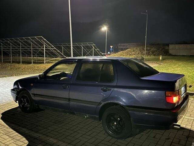 Синій Фольксваген Венто, об'ємом двигуна 1.8 л та пробігом 300 тис. км за 1650 $, фото 1 на Automoto.ua