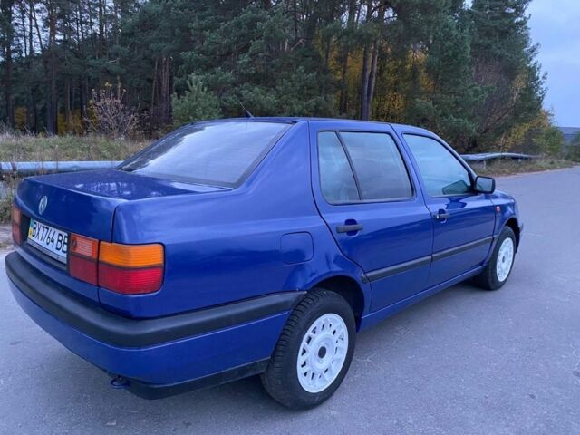 Синій Фольксваген Венто, об'ємом двигуна 1.8 л та пробігом 250 тис. км за 1700 $, фото 5 на Automoto.ua