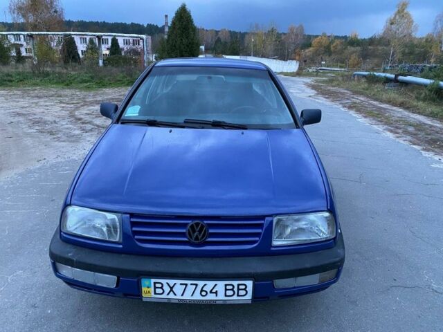 Синій Фольксваген Венто, об'ємом двигуна 1.8 л та пробігом 250 тис. км за 1700 $, фото 3 на Automoto.ua