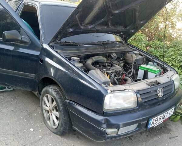 Синий Фольксваген Венто, объемом двигателя 1.78 л и пробегом 300 тыс. км за 950 $, фото 1 на Automoto.ua