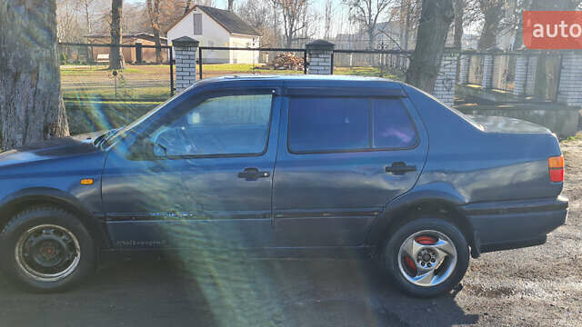 Синій Фольксваген Венто, об'ємом двигуна 1.78 л та пробігом 285 тис. км за 1500 $, фото 1 на Automoto.ua