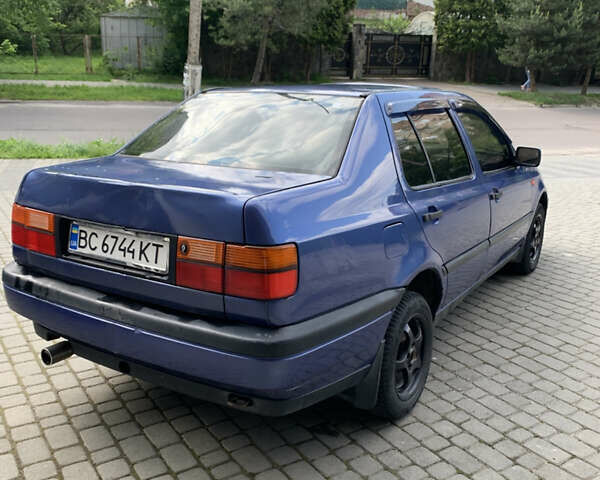Синій Фольксваген Венто, об'ємом двигуна 1.78 л та пробігом 294 тис. км за 1550 $, фото 5 на Automoto.ua