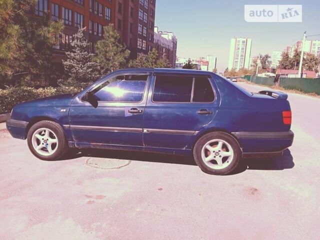 Синій Фольксваген Венто, об'ємом двигуна 1.78 л та пробігом 340 тис. км за 1600 $, фото 3 на Automoto.ua