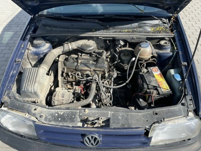 Синій Фольксваген Венто, об'ємом двигуна 1.8 л та пробігом 298 тис. км за 1600 $, фото 15 на Automoto.ua