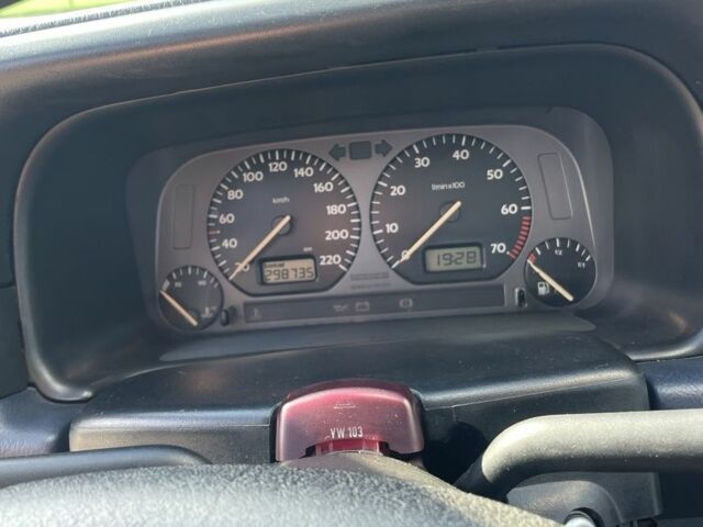 Синій Фольксваген Венто, об'ємом двигуна 1.8 л та пробігом 298 тис. км за 1600 $, фото 13 на Automoto.ua