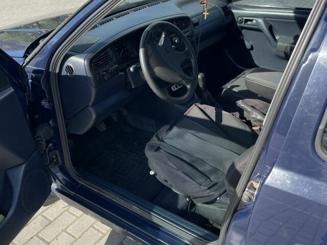 Синій Фольксваген Венто, об'ємом двигуна 1.8 л та пробігом 298 тис. км за 1600 $, фото 12 на Automoto.ua