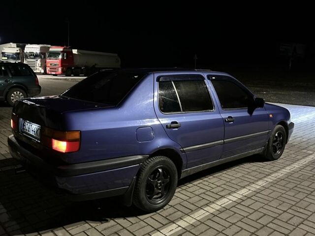 Синій Фольксваген Венто, об'ємом двигуна 1.8 л та пробігом 300 тис. км за 1650 $, фото 3 на Automoto.ua