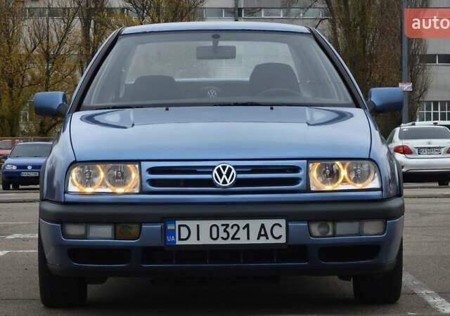 Синій Фольксваген Венто, об'ємом двигуна 1.8 л та пробігом 146 тис. км за 2200 $, фото 1 на Automoto.ua