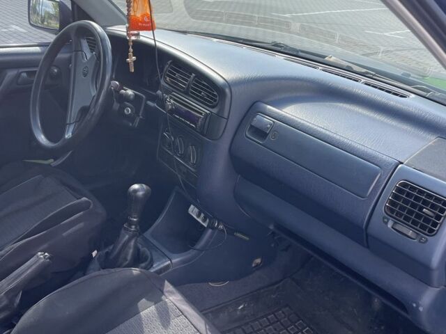 Синій Фольксваген Венто, об'ємом двигуна 1.8 л та пробігом 298 тис. км за 1600 $, фото 8 на Automoto.ua