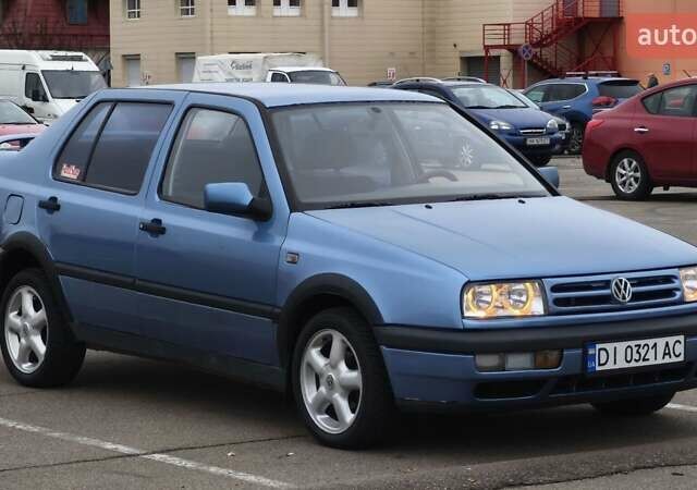 Синій Фольксваген Венто, об'ємом двигуна 1.8 л та пробігом 146 тис. км за 2200 $, фото 2 на Automoto.ua