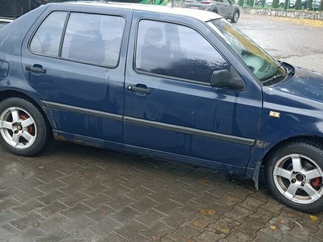 Фольксваген Венто 1993 в Луцке на Automoto.ua Синий Фольксваген Венто, объемом двигателя 1.8 л и пробегом 328 тыс. км за 1200 $, фото 1 на Automoto.ua