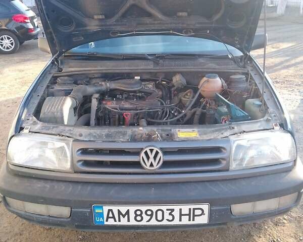 Синий Фольксваген Венто, объемом двигателя 1.8 л и пробегом 284 тыс. км за 1750 $, фото 4 на Automoto.ua