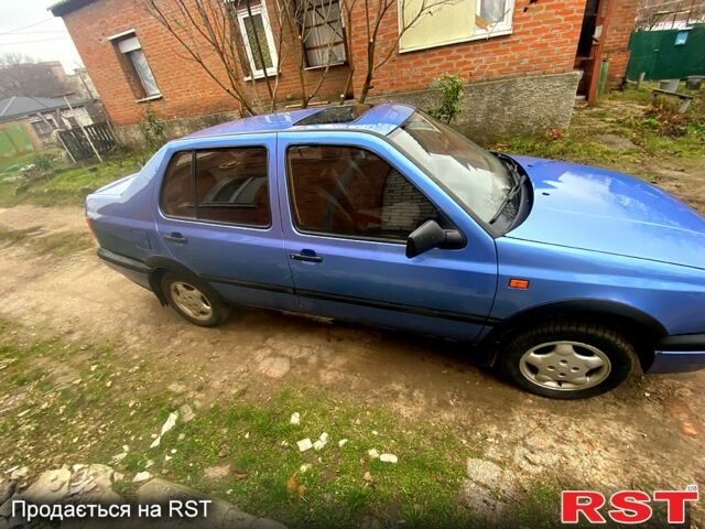 Синий Фольксваген Венто, объемом двигателя 1.8 л и пробегом 186 тыс. км за 2000 $, фото 1 на Automoto.ua