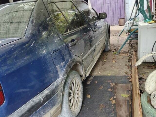 Синій Фольксваген Венто, об'ємом двигуна 1.8 л та пробігом 134 тис. км за 700 $, фото 2 на Automoto.ua