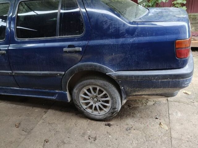 Синій Фольксваген Венто, об'ємом двигуна 1.8 л та пробігом 134 тис. км за 700 $, фото 3 на Automoto.ua