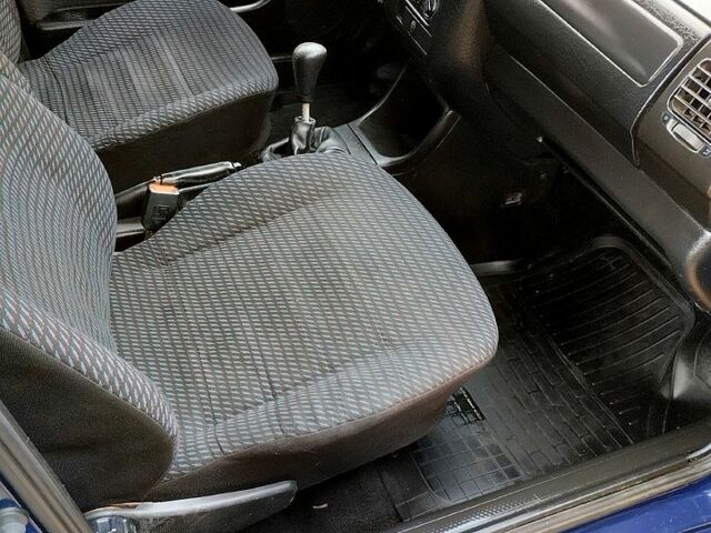 Синій Фольксваген Венто, об'ємом двигуна 1.6 л та пробігом 70 тис. км за 2350 $, фото 4 на Automoto.ua