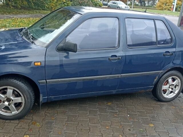 Фольксваген Венто 1993 в Луцке на Automoto.ua Синий Фольксваген Венто, объемом двигателя 1.8 л и пробегом 328 тыс. км за 1200 $, фото 2 на Automoto.ua