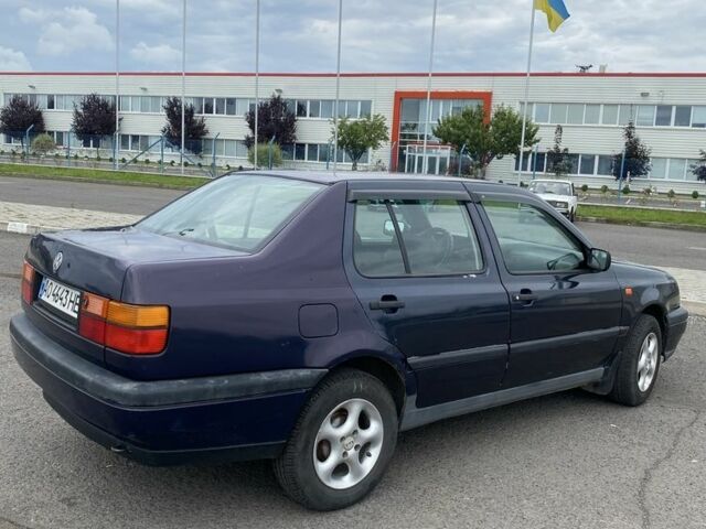 Синий Фольксваген Венто, объемом двигателя 1.8 л и пробегом 300 тыс. км за 1400 $, фото 2 на Automoto.ua