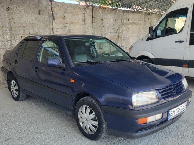 Синий Фольксваген Венто, объемом двигателя 1.8 л и пробегом 275 тыс. км за 1600 $, фото 1 на Automoto.ua