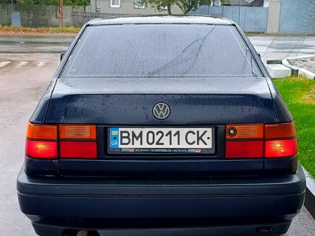 Синій Фольксваген Венто, об'ємом двигуна 1.8 л та пробігом 100 тис. км за 1100 $, фото 1 на Automoto.ua