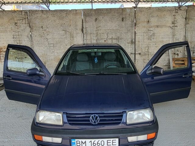 Синий Фольксваген Венто, объемом двигателя 1.8 л и пробегом 275 тыс. км за 1600 $, фото 4 на Automoto.ua