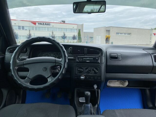 Синий Фольксваген Венто, объемом двигателя 1.8 л и пробегом 300 тыс. км за 1400 $, фото 6 на Automoto.ua