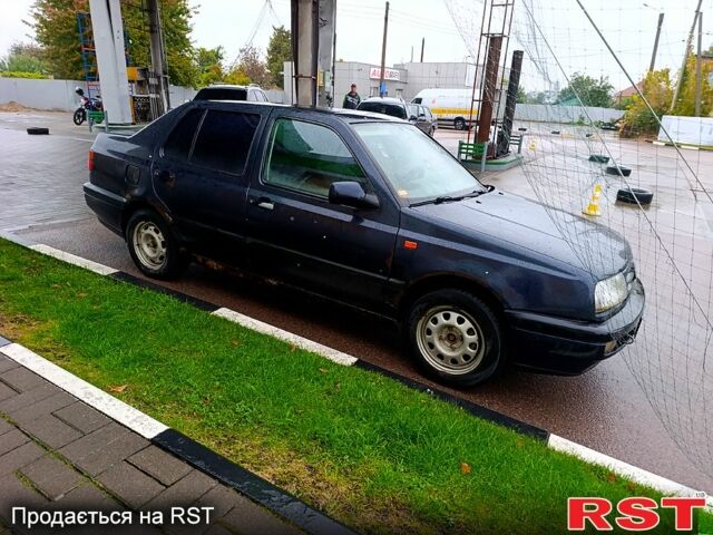 Синій Фольксваген Венто, об'ємом двигуна 1.8 л та пробігом 100 тис. км за 1100 $, фото 3 на Automoto.ua