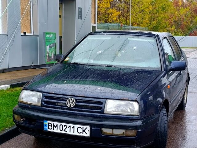 Синій Фольксваген Венто, об'ємом двигуна 1.8 л та пробігом 100 тис. км за 1100 $, фото 2 на Automoto.ua