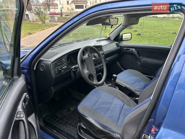 Синий Фольксваген Венто, объемом двигателя 2 л и пробегом 319 тыс. км за 2249 $, фото 4 на Automoto.ua