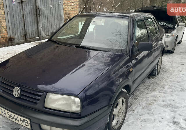 Синій Фольксваген Венто, об'ємом двигуна 1.9 л та пробігом 270 тис. км за 2200 $, фото 1 на Automoto.ua