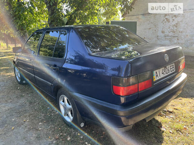 Синій Фольксваген Венто, об'ємом двигуна 1.8 л та пробігом 173 тис. км за 2700 $, фото 3 на Automoto.ua