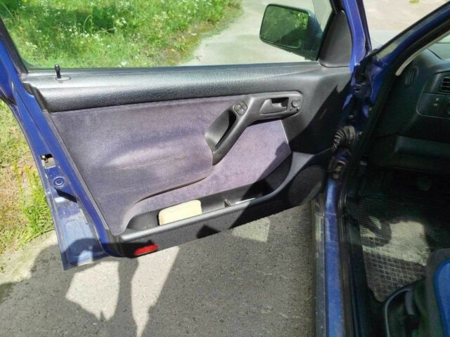 Синий Фольксваген Венто, объемом двигателя 1.8 л и пробегом 235 тыс. км за 2700 $, фото 5 на Automoto.ua