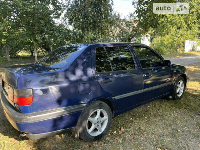 Синій Фольксваген Венто, об'ємом двигуна 1.8 л та пробігом 173 тис. км за 2700 $, фото 2 на Automoto.ua