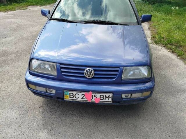 Синий Фольксваген Венто, объемом двигателя 1.8 л и пробегом 235 тыс. км за 2700 $, фото 2 на Automoto.ua