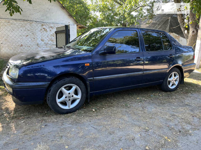 Синій Фольксваген Венто, об'ємом двигуна 1.8 л та пробігом 173 тис. км за 2700 $, фото 4 на Automoto.ua