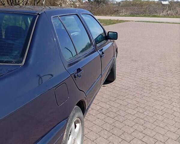 Синій Фольксваген Венто, об'ємом двигуна 1.78 л та пробігом 356 тис. км за 2400 $, фото 4 на Automoto.ua