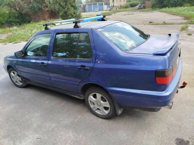 Синий Фольксваген Венто, объемом двигателя 1.8 л и пробегом 235 тыс. км за 2700 $, фото 7 на Automoto.ua