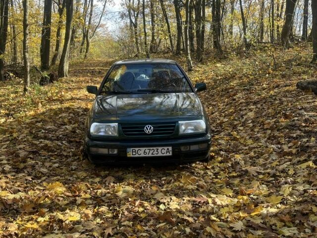 Зелений Фольксваген Венто, об'ємом двигуна 1.8 л та пробігом 240 тис. км за 2400 $, фото 7 на Automoto.ua