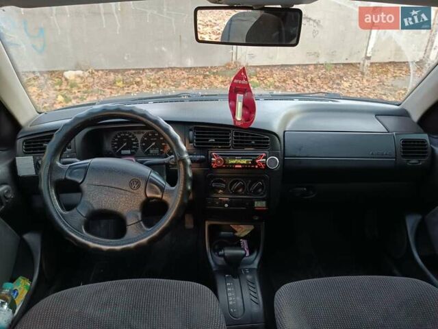 Зеленый Фольксваген Венто, объемом двигателя 1.8 л и пробегом 32 тыс. км за 1800 $, фото 1 на Automoto.ua