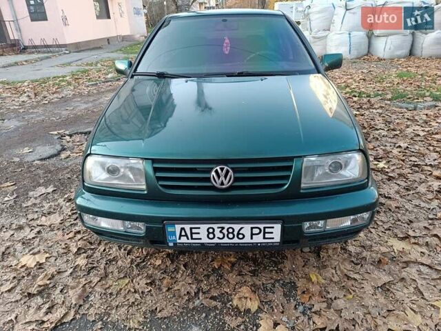 Зеленый Фольксваген Венто, объемом двигателя 1.8 л и пробегом 32 тыс. км за 1800 $, фото 7 на Automoto.ua