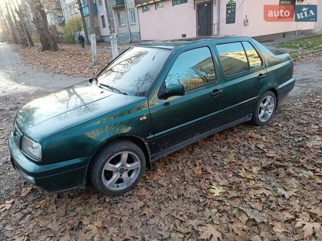 Зеленый Фольксваген Венто, объемом двигателя 1.8 л и пробегом 32 тыс. км за 1800 $, фото 6 на Automoto.ua