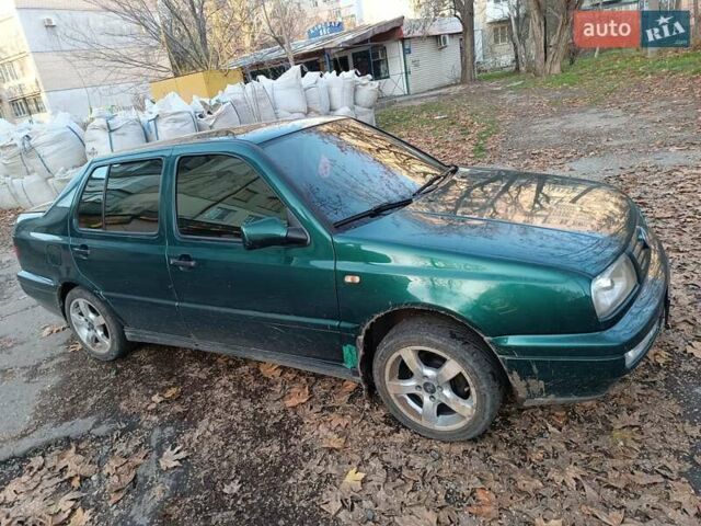 Зеленый Фольксваген Венто, объемом двигателя 1.8 л и пробегом 32 тыс. км за 1800 $, фото 4 на Automoto.ua