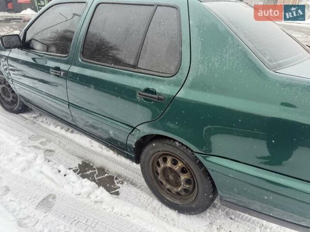 Зеленый Фольксваген Венто, объемом двигателя 1.9 л и пробегом 450 тыс. км за 1500 $, фото 9 на Automoto.ua