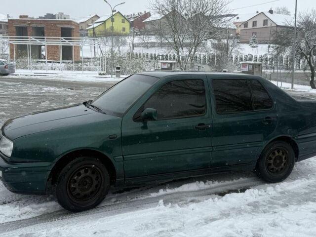 Зеленый Фольксваген Венто, объемом двигателя 1.9 л и пробегом 450 тыс. км за 1500 $, фото 3 на Automoto.ua