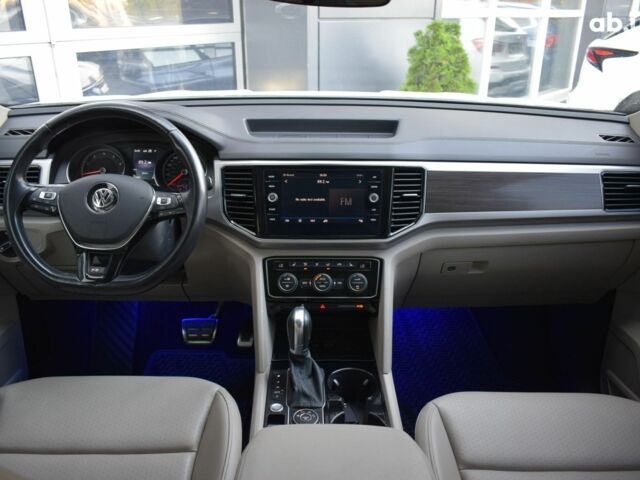 Белый Фольксваген Atlas, объемом двигателя 3.6 л и пробегом 99 тыс. км за 27900 $, фото 4 на Automoto.ua