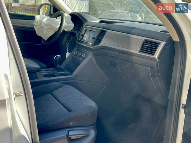 Білий Фольксваген Atlas, об'ємом двигуна 2 л та пробігом 191 тис. км за 10950 $, фото 7 на Automoto.ua