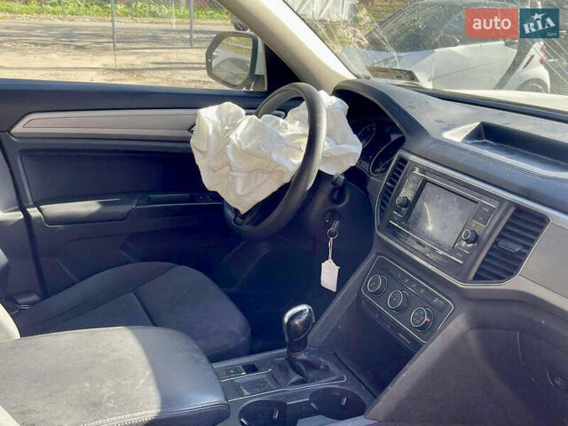 Білий Фольксваген Atlas, об'ємом двигуна 2 л та пробігом 191 тис. км за 10950 $, фото 6 на Automoto.ua