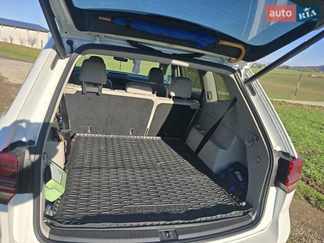 Белый Фольксваген Atlas, объемом двигателя 3.6 л и пробегом 130 тыс. км за 21500 $, фото 4 на Automoto.ua