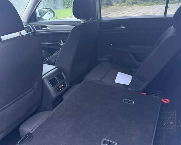 Белый Фольксваген Atlas, объемом двигателя 1.98 л и пробегом 250 тыс. км за 16500 $, фото 11 на Automoto.ua